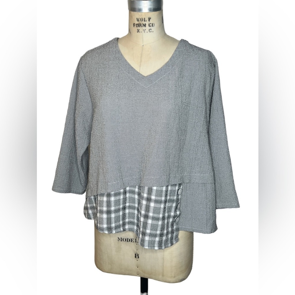 Habitat M women’s black and white blouse